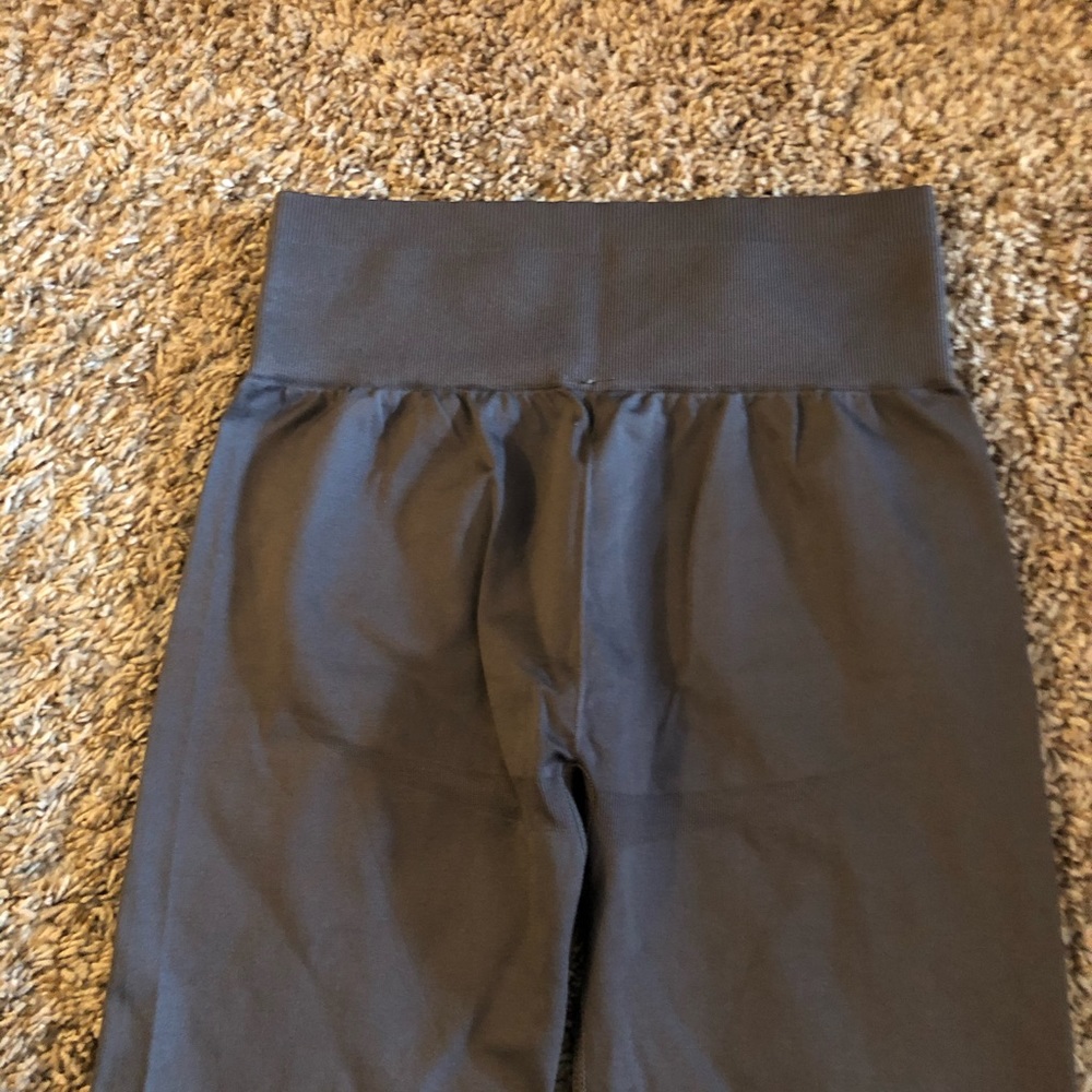 Fabletics - seamless gray leggings size medium - Picture 3 of 5